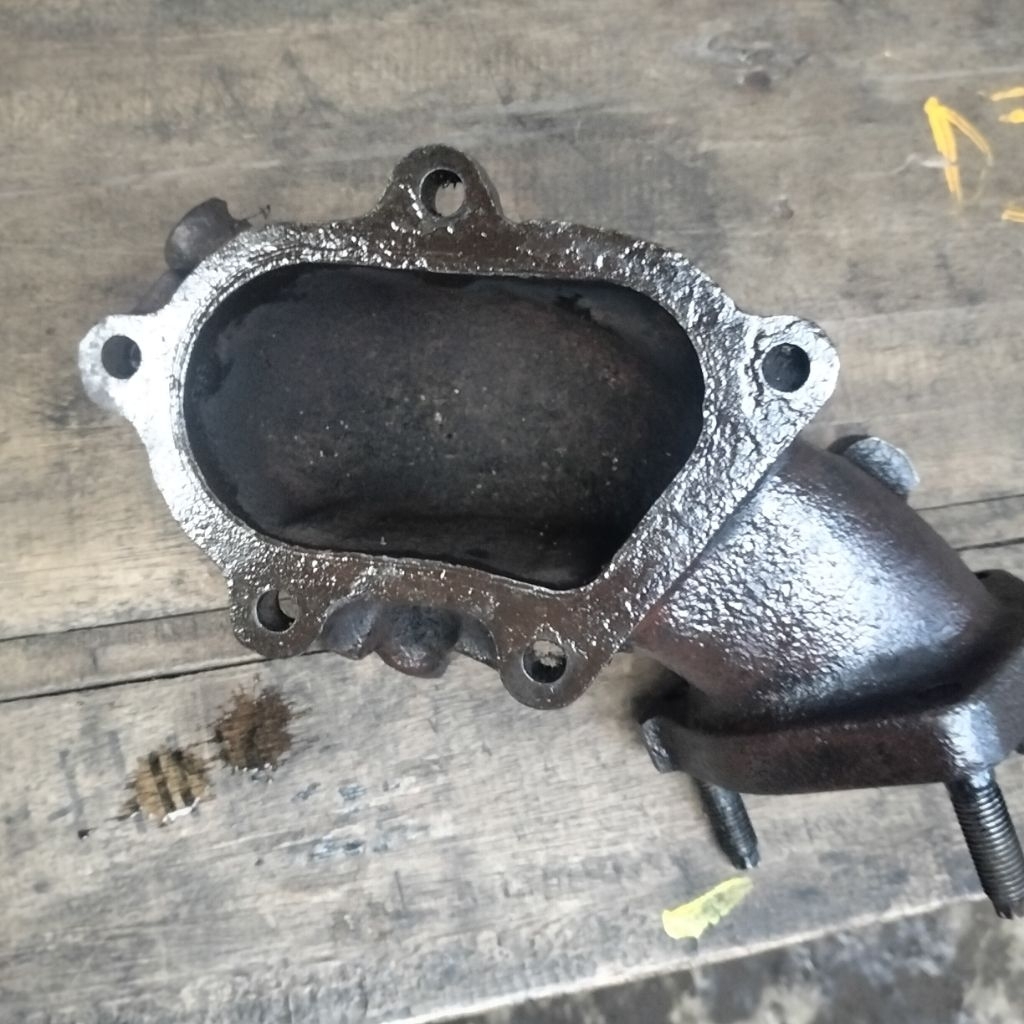 ELBOW CONNECTOR TURBO HINO DUTRO 130 HD/HT 24 VOLT