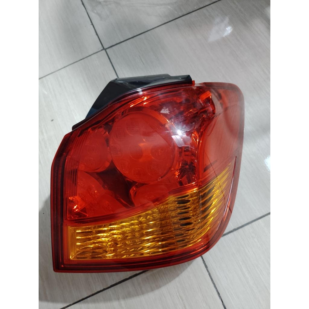 stoplamp kanan Mitsubishi outlander