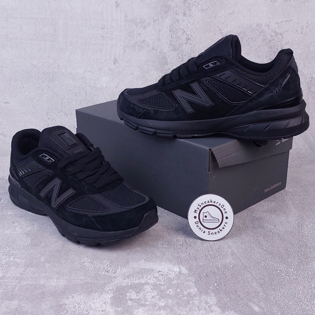 Sepatu Sneakers NB 990V5 Triple Black
