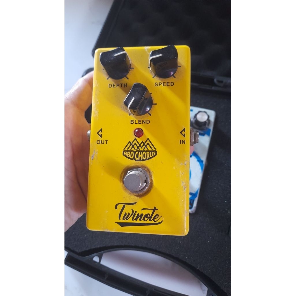 efek gitar chorus stompbox