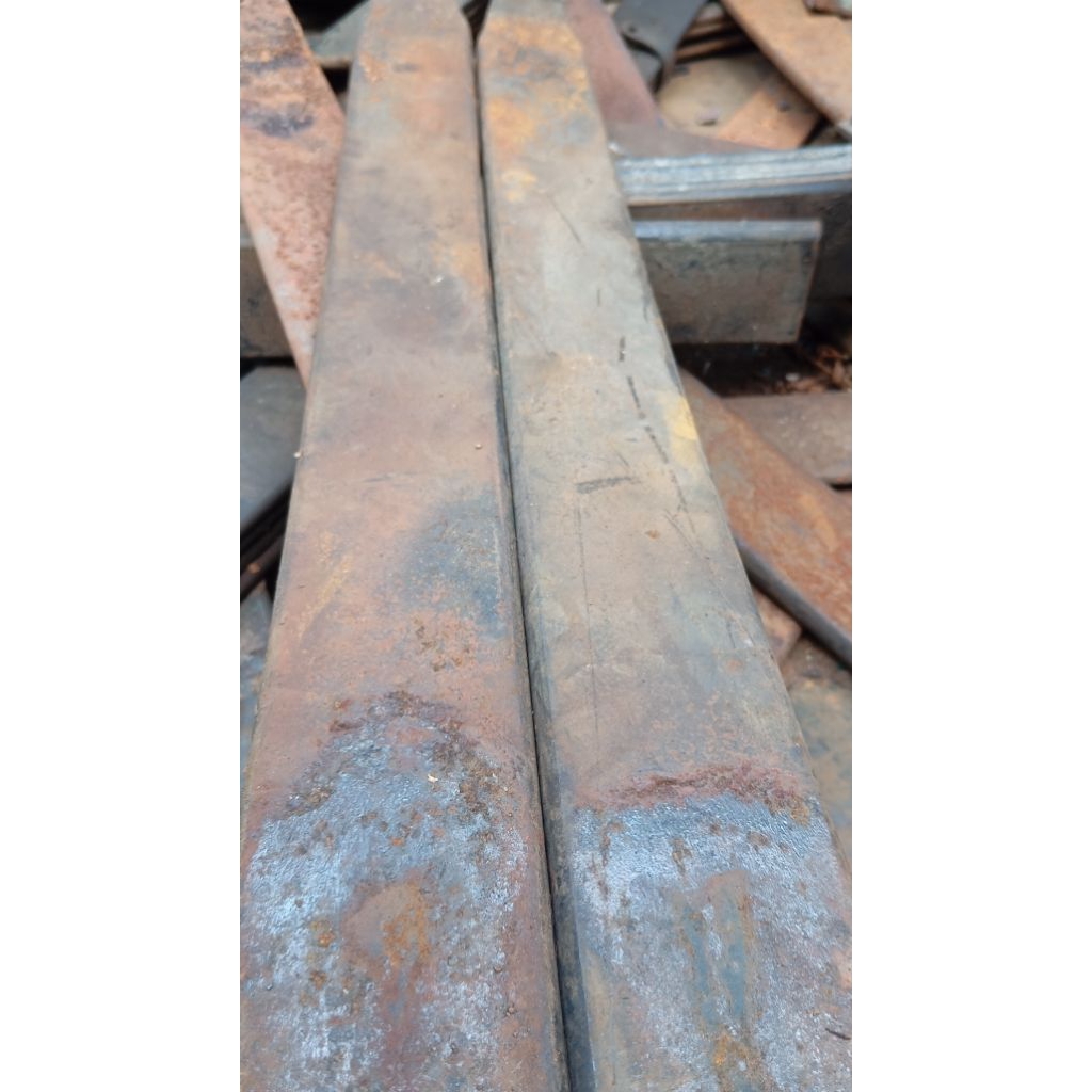 Besi baja per daun tebel 8mm , lebar 7cm bekas, panjang custom