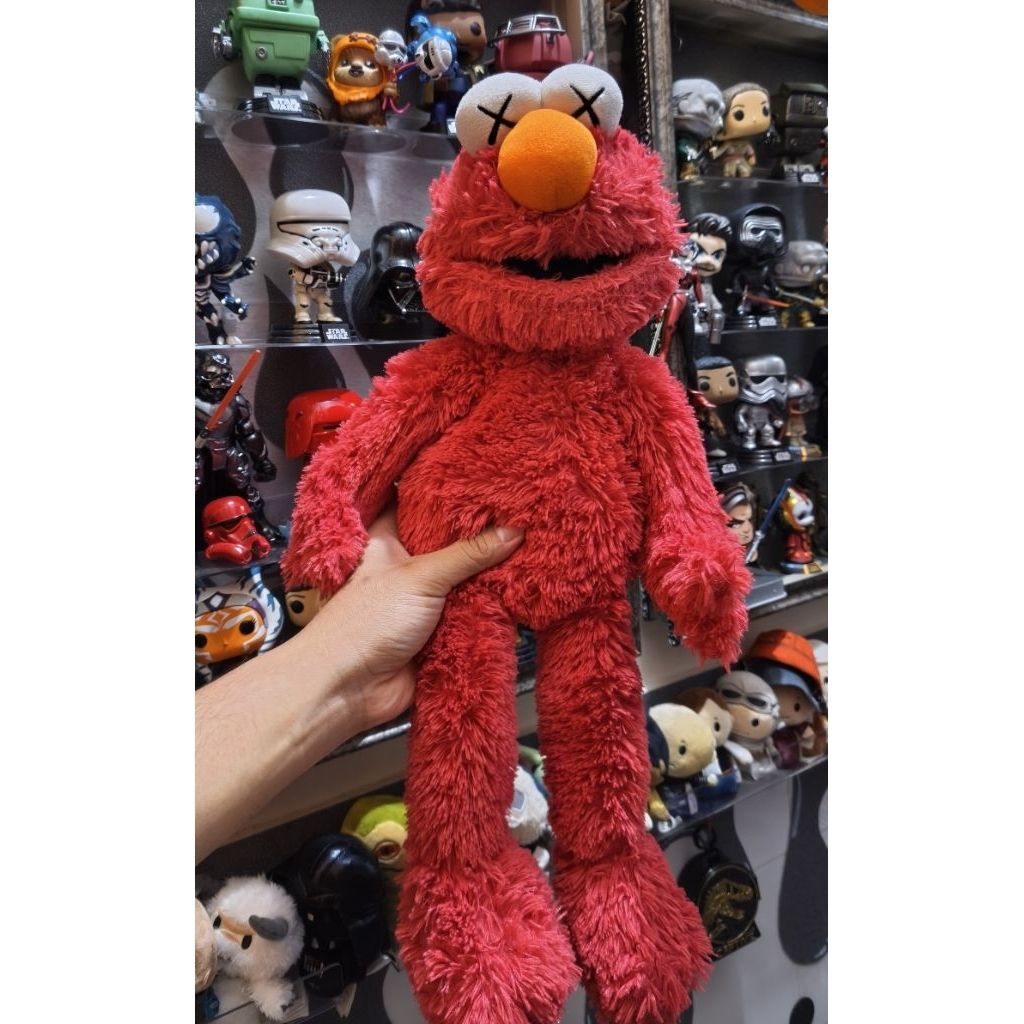 boneka kaws Sesame Street Uniqlo Collaboration Elmo Plush Toy