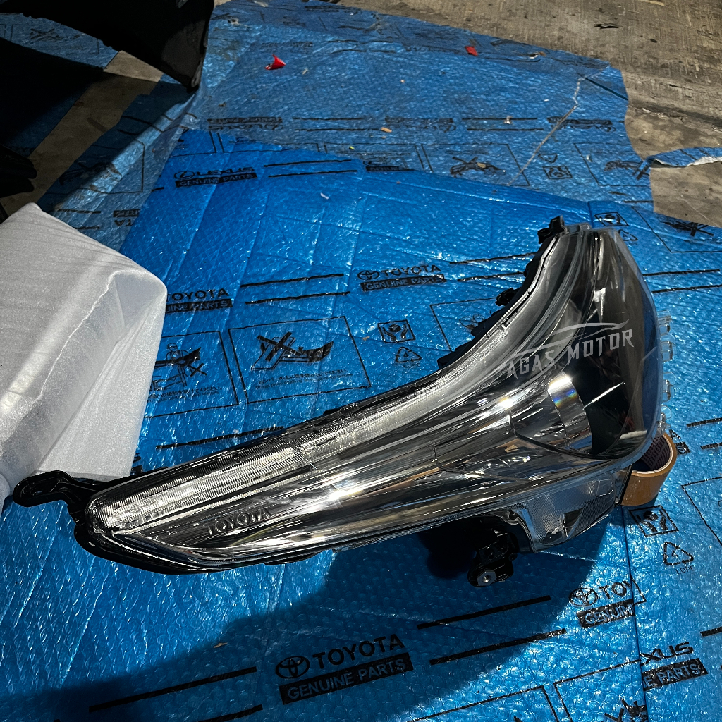Headlamp Lampu depan Mobil Toyota Yaris 2018 2019 2020 kanan original