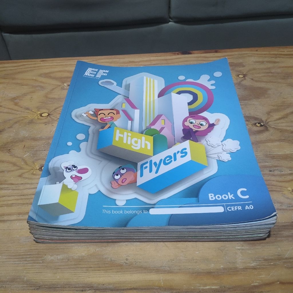 Buku EF High Flyers Varian