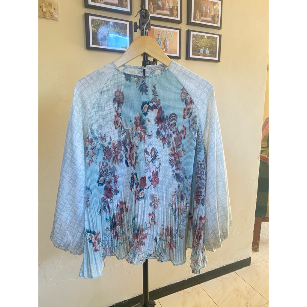 Atasan Blouse Benang Jarum x Raisa Festive Finesse Pleated