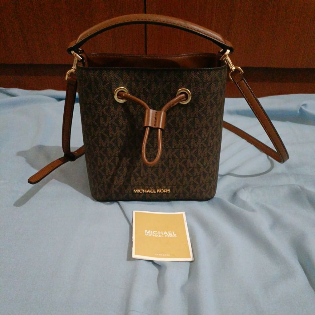 Preloved Tas Michael Kors Suri mini bucket