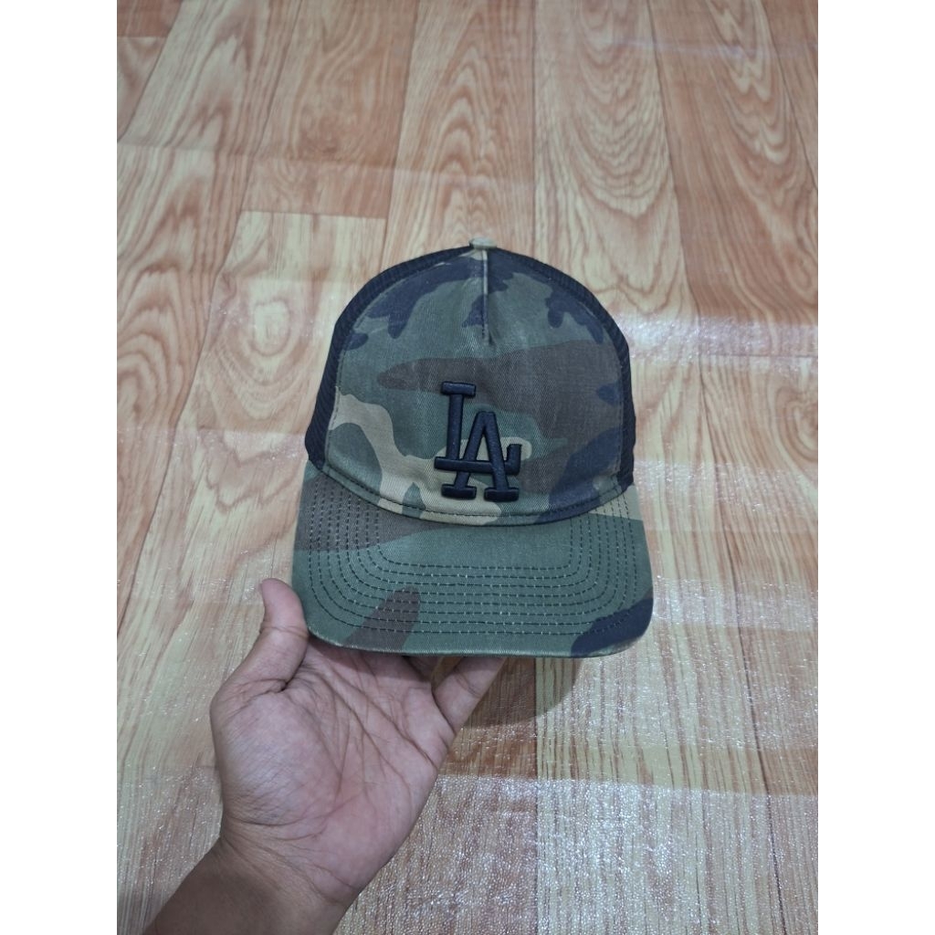 topi new era LA camo