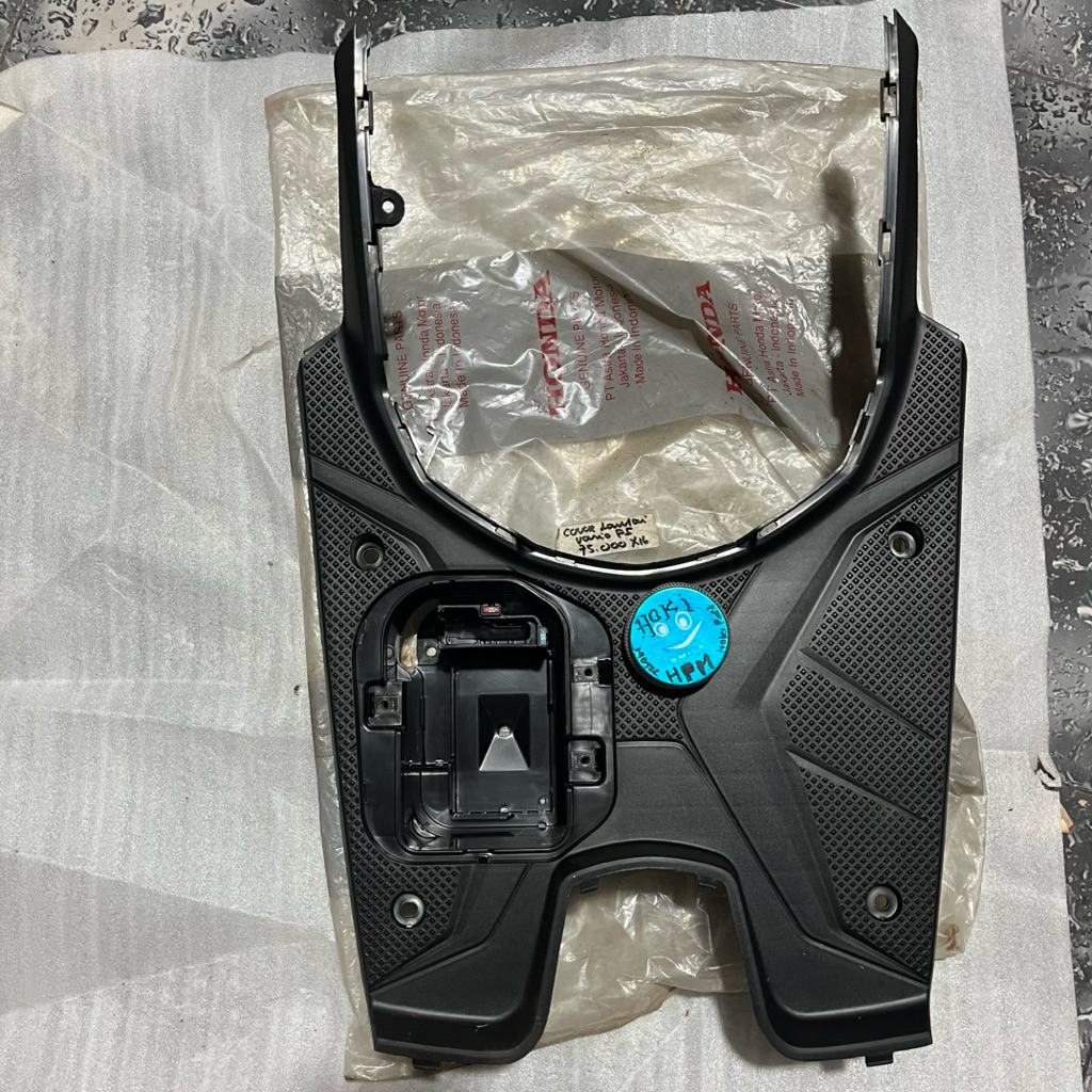6431A-K46-N00ZA Cover Step Lantai Pijakan Kaki Vario 110 Fi Led Stater Berisik ORI AHM 6431AK46N00ZA