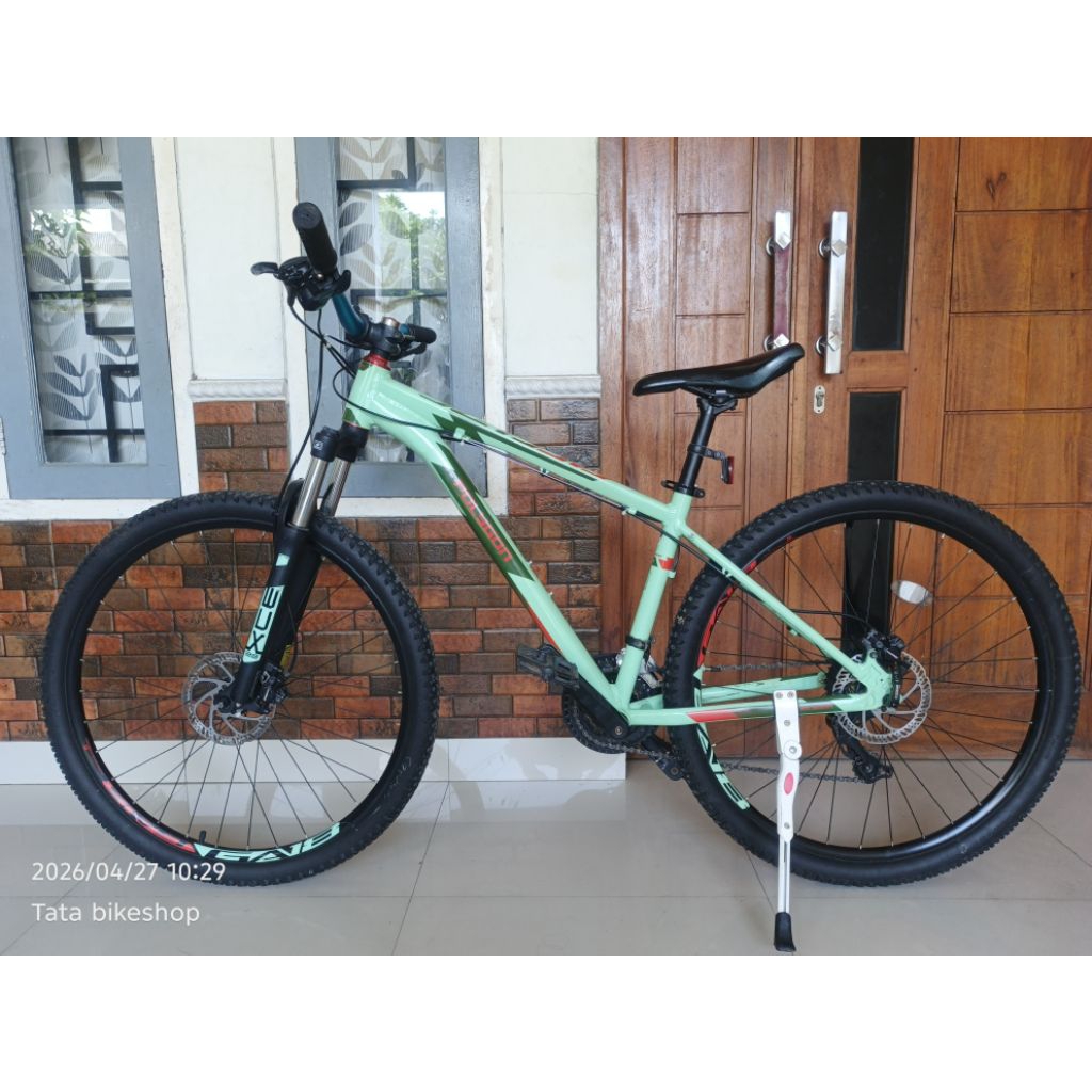 Sepeda gunung MTB Polygon cascade 4 2021 jangkrik