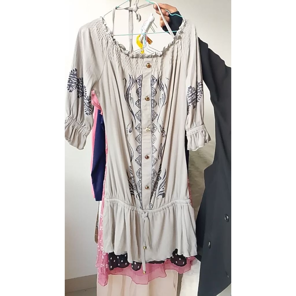 Atasan Blouse Sabrina Kaos