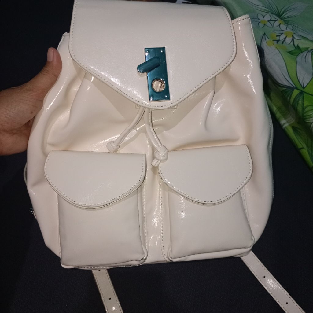 tas pl Jims honey baru dipakai 3 kali Hana bag putih murah,tas ransel Preloved Jims honey putih mura