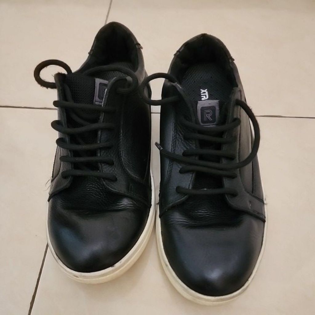 Sepatu casual Rockport