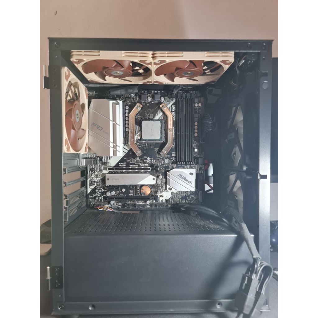 Ryzen 5 5600X Asrock B550M Pro 4 NZXT C650 Tecware Forge M2 mATX