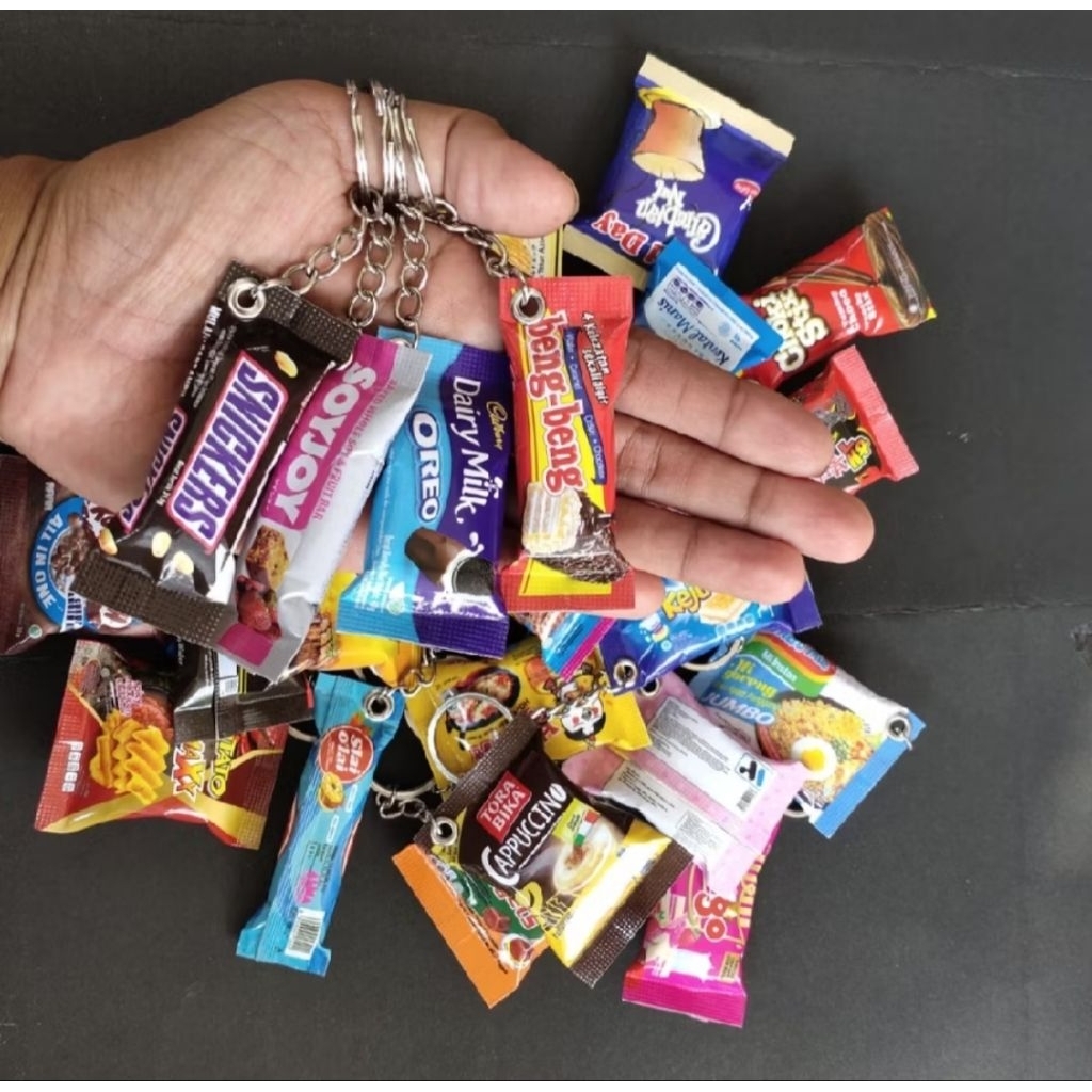 Gantungan Kunci Snack Makanan Ringan Ganci Souvenir Bentuk Ciki-ciki Permen