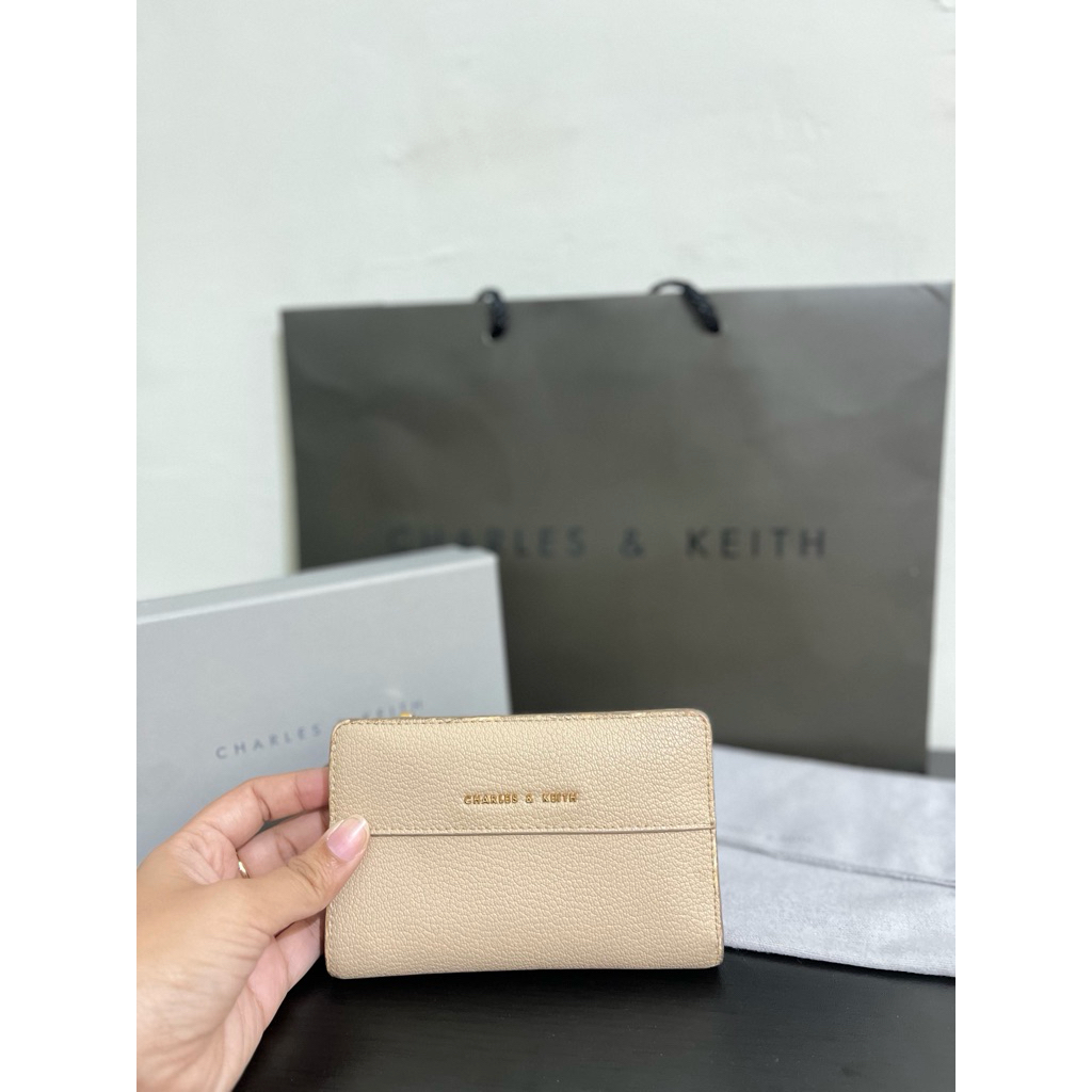 PRELOVED DOMPET CHARLES AND KEITH (BACA DESKRIPSI)