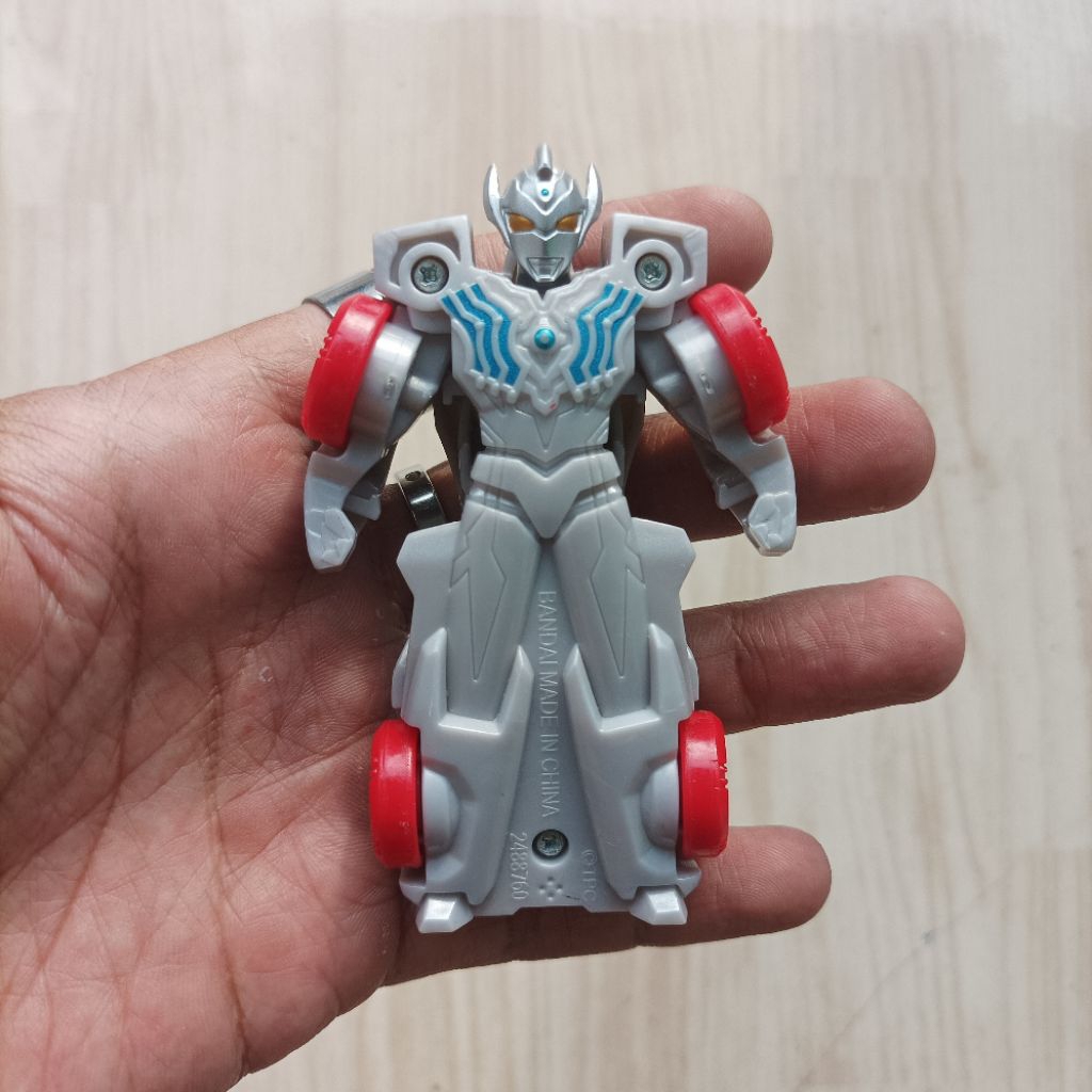 Original Bandai Robot Mobil Ultraman Zero Mainan Action Figure