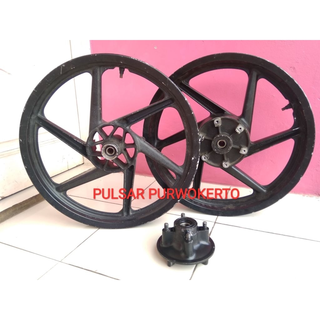 VELG BAJAJ PULSAR 220 ORIGINAL