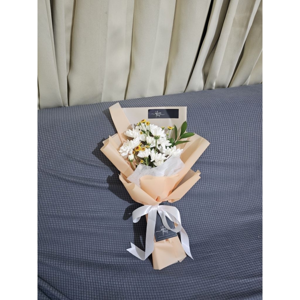 bulk order buket bunga wisuda kecil - bellisima Florist bogor