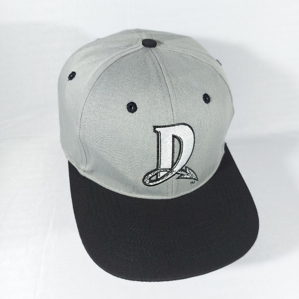 Topi Second Logo D