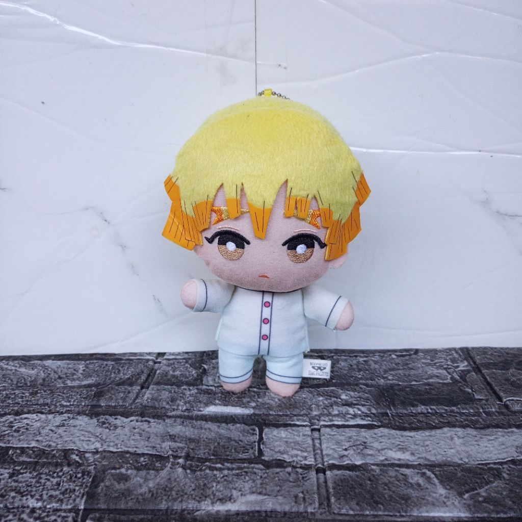 BONEKA KIMETSU NO YAIBA : AGATSUMA ZENITSU PIYAMA SERI TOMONUI / OFFICIAL MERCHANDISE DEMON SLAYER A