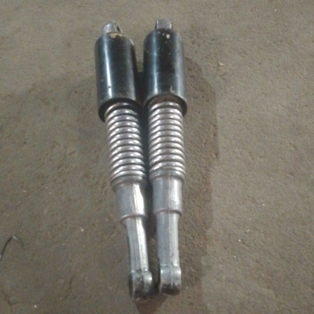 Shock belakang Honda Astra(C90s) original bekas copotan