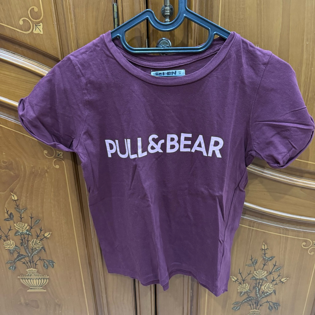 Preloved Kaos Pull & Bear Maroon