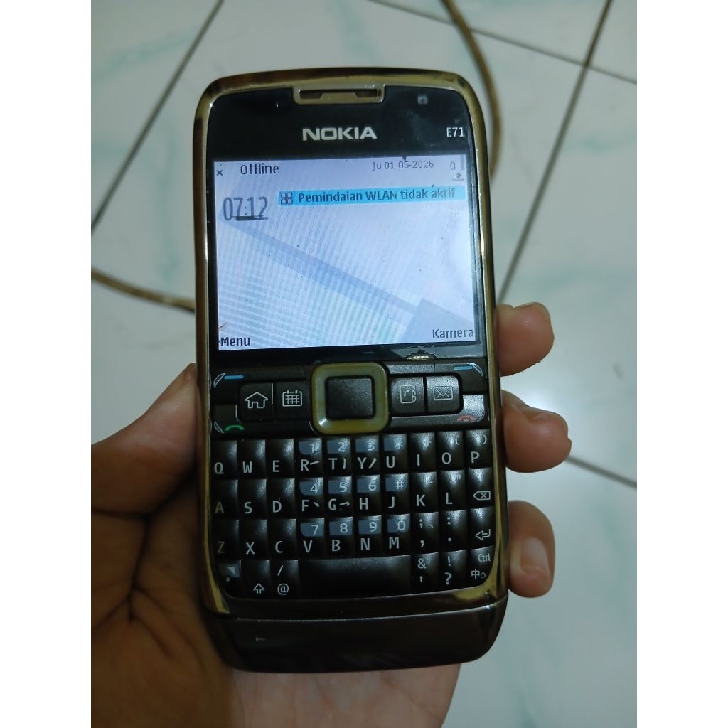 Nokia E71 bekas