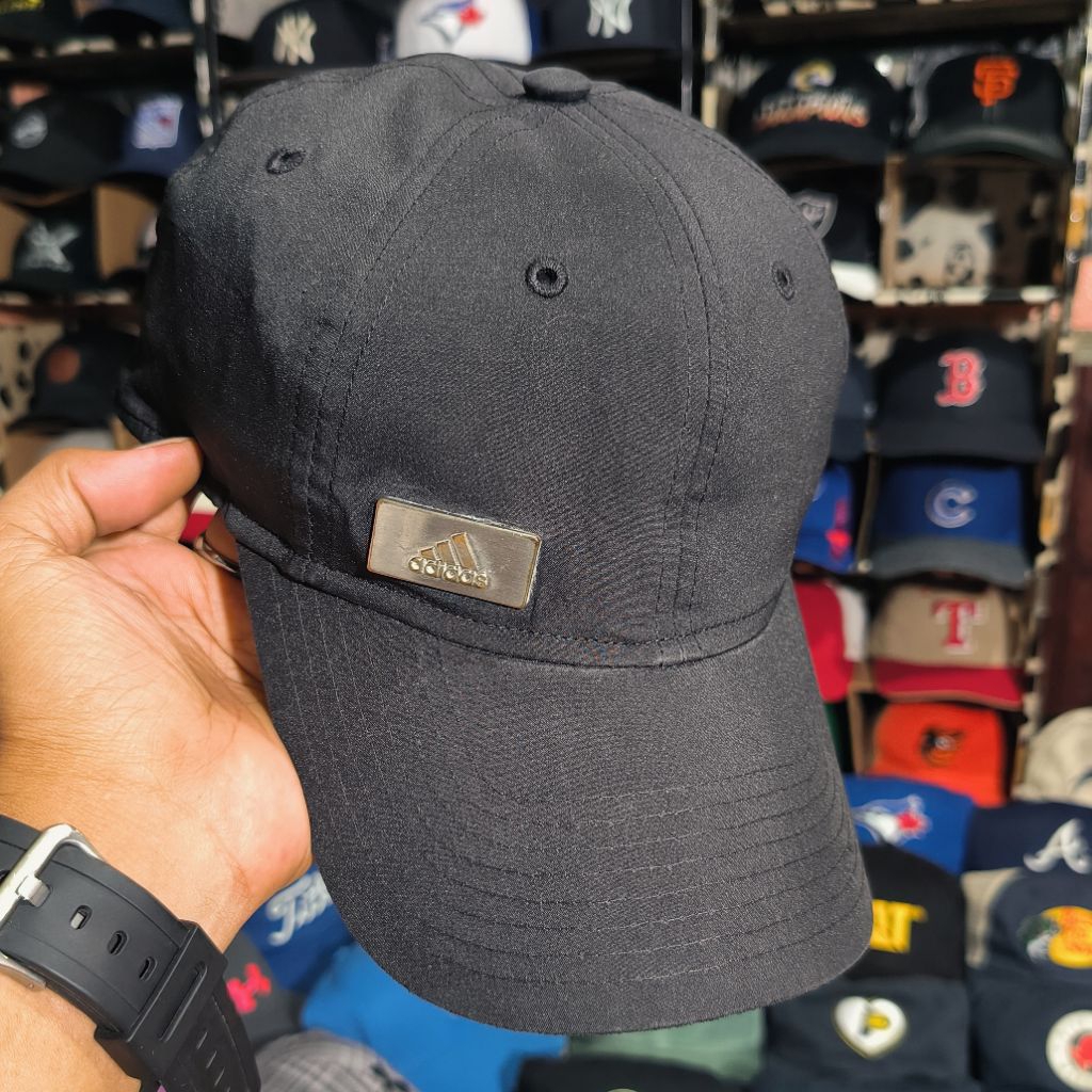 Topi running Adidas logo besi