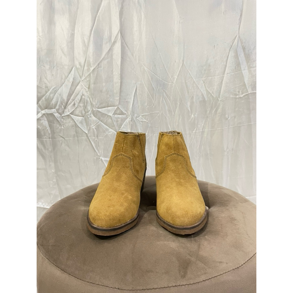 sepatu boots bludru wanita stradivarius preloved uk 37