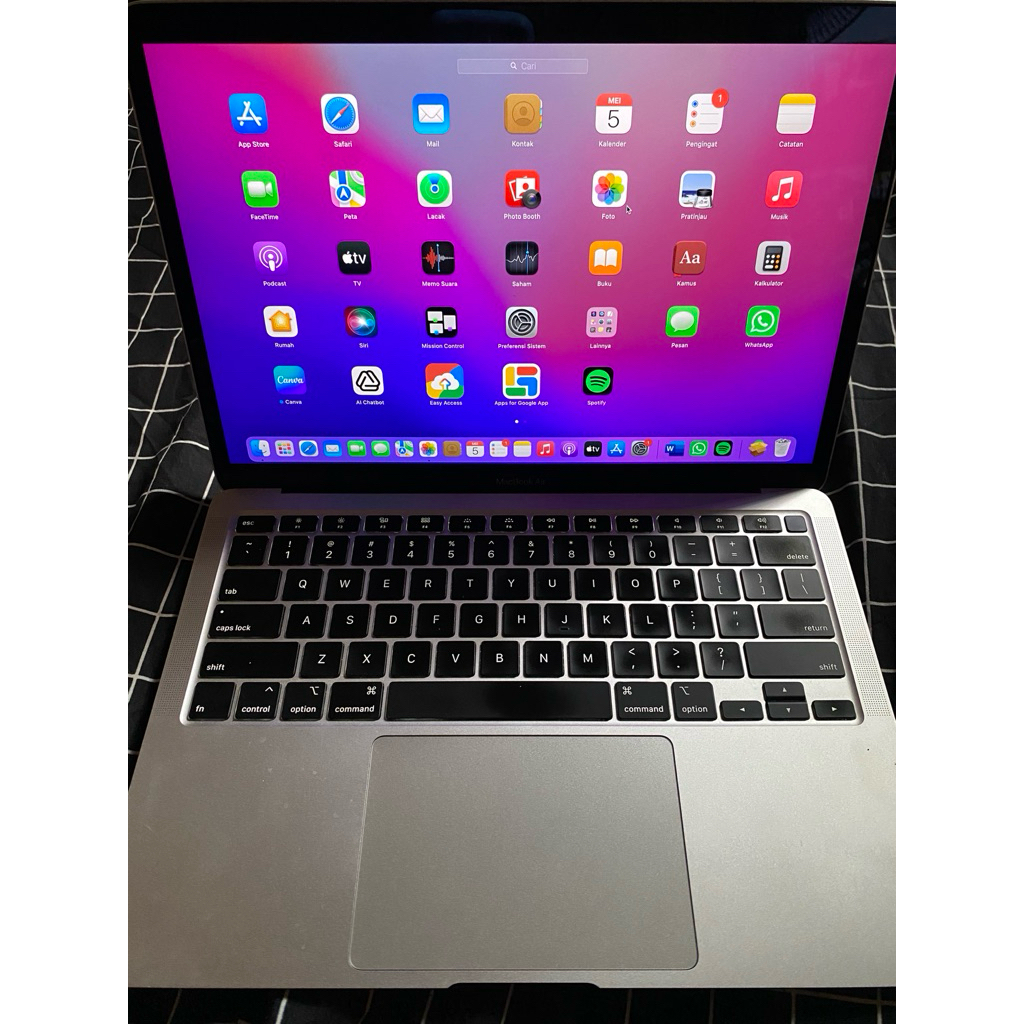 Macbook Air 2020 13 Intel Quad core i5 8/256 Retina