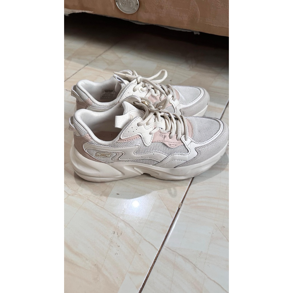 sepatu sketcher