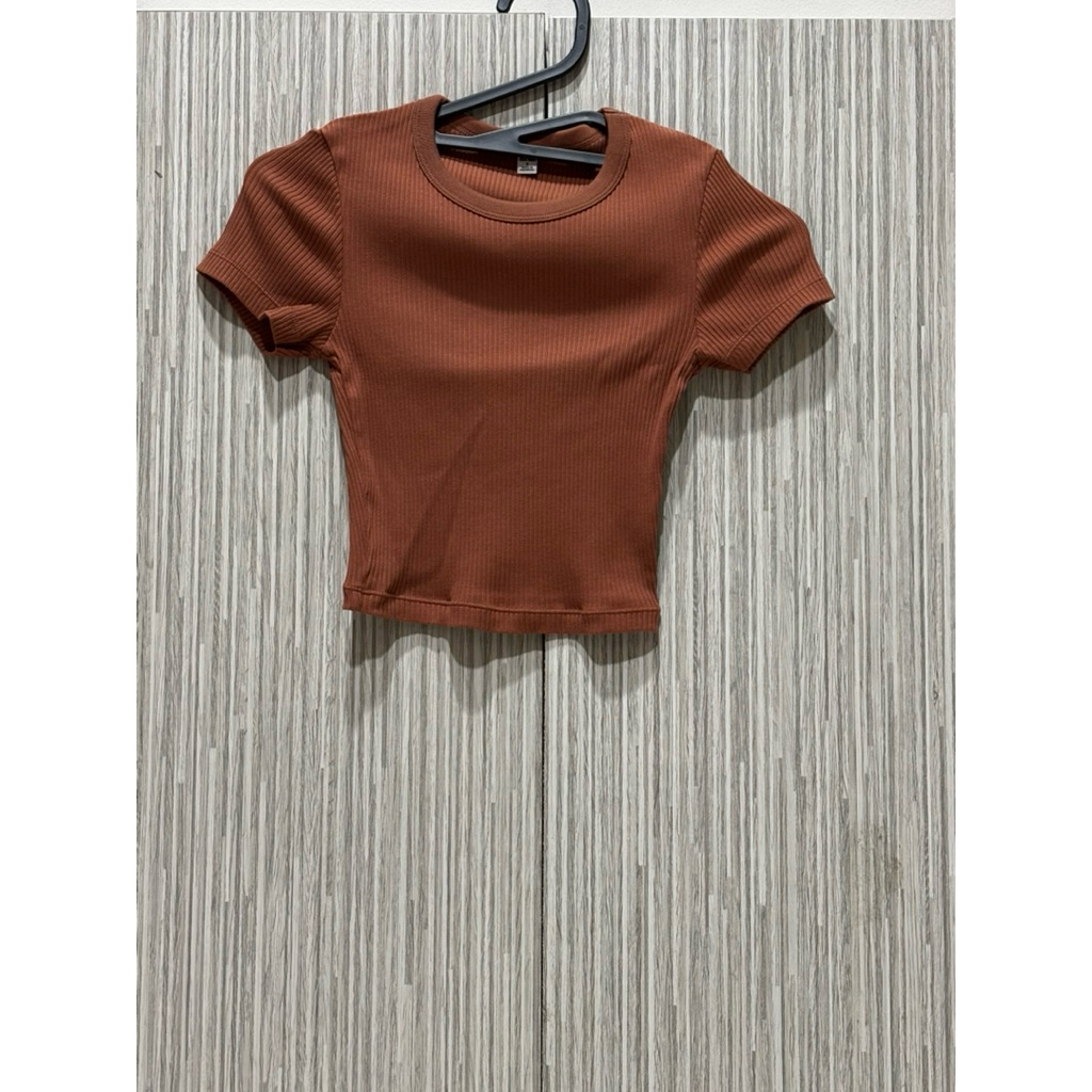kaos uniqlo coklat sz s
