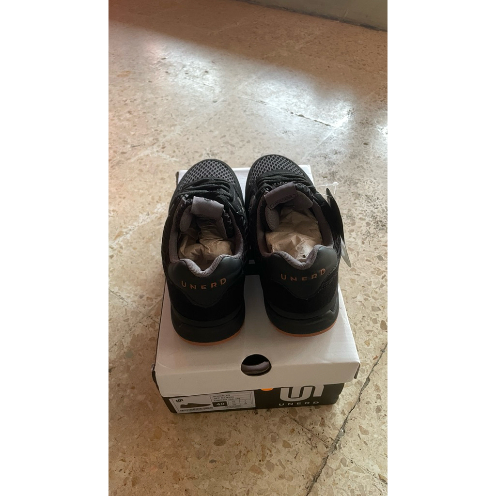 sepatu unerd