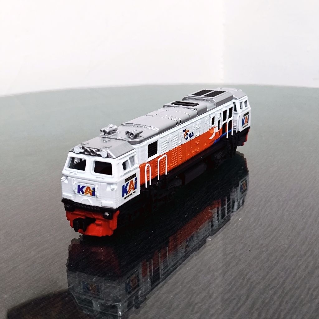 miniatur lokomotif cc206 cc 206 detail, realistis , pajangan - HO Scale