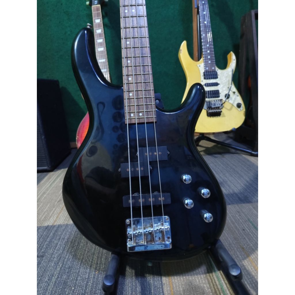cort action bass A