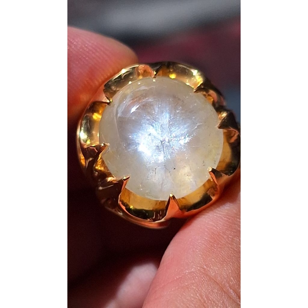 Natural yellow sapphire srilanka / Mirah Cempaka ceylon