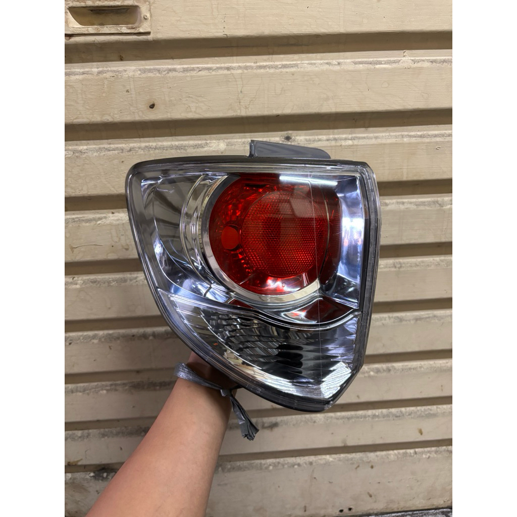 Stoplamp lampu belakang grand fortuner vnt 2013 2014 2015 kiri original