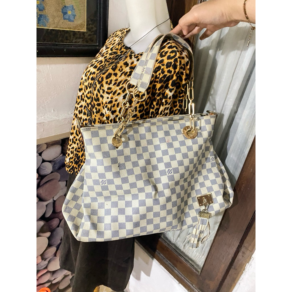 LV Azur White Vintage Totebag [with noser]