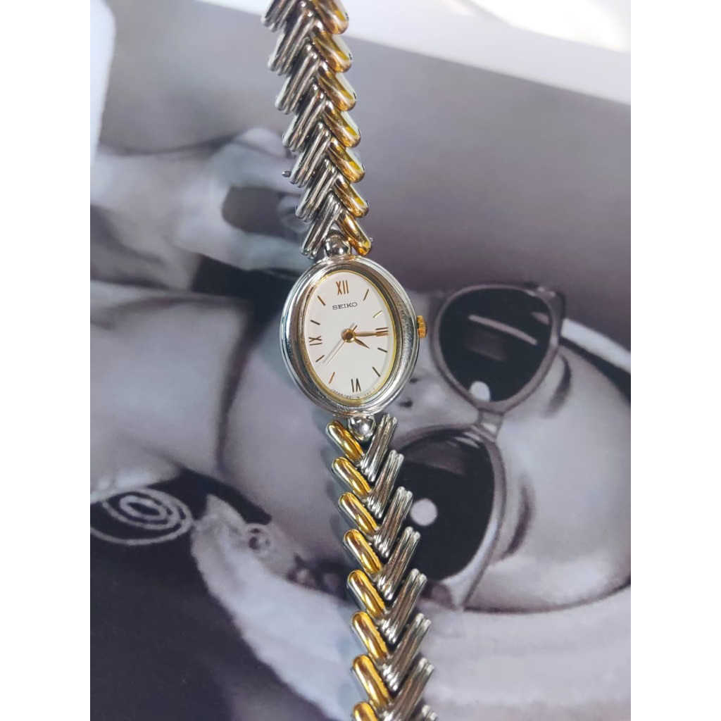 Seiko Dainty Heringgbone Oval Two Toned Bracelet Roman Index Quartz Women Vintage Rare Original