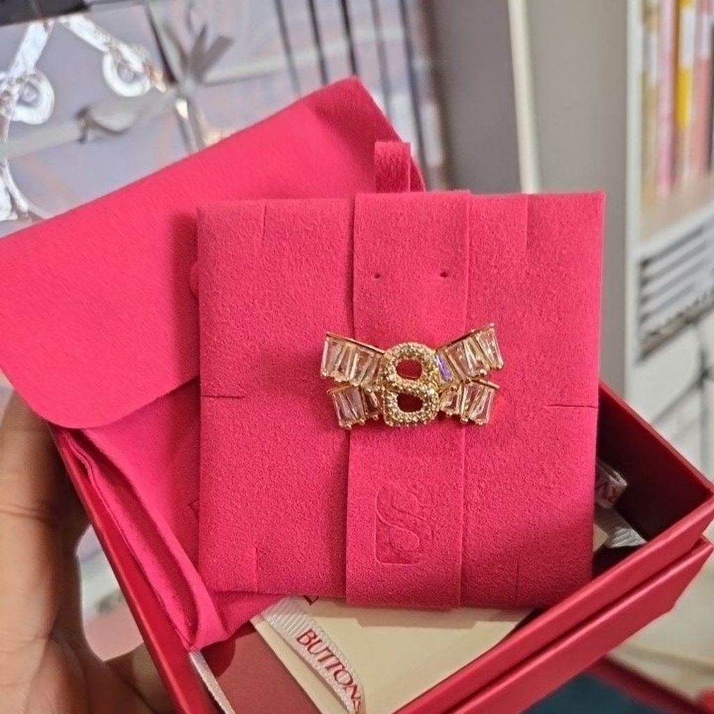 (Under Tag) Buttonscraves Petite Bow Brooch