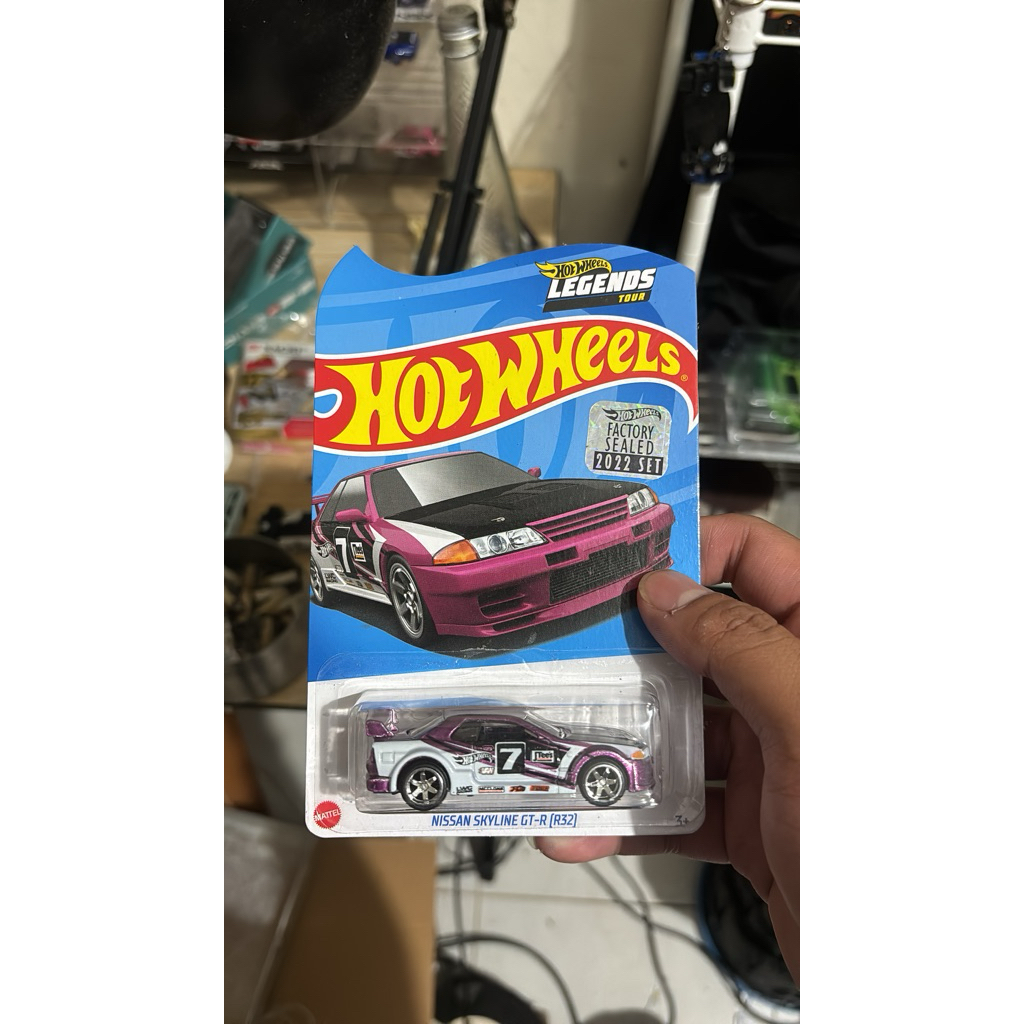 HOT WHEELS LEGEND TOUR R32