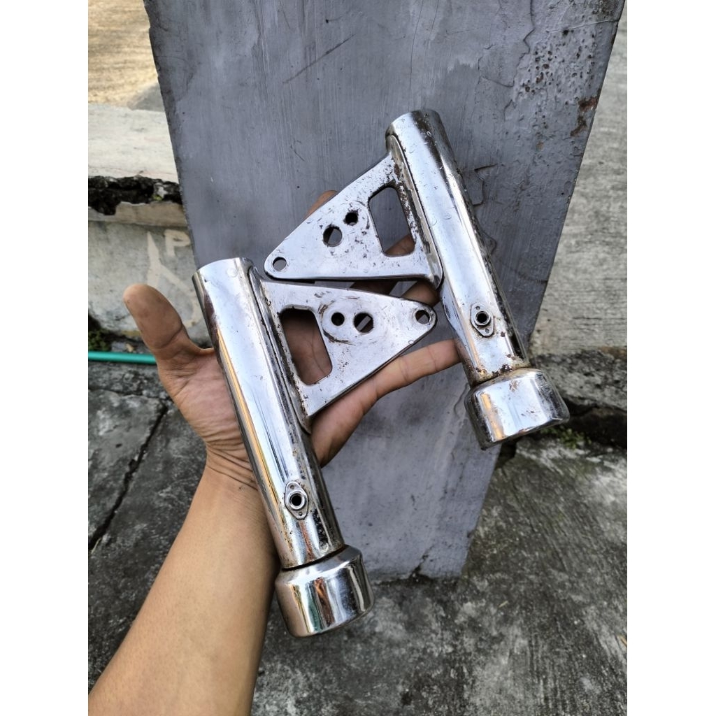 Kupingan Lampu gl100 gl125 platina 79/80 original