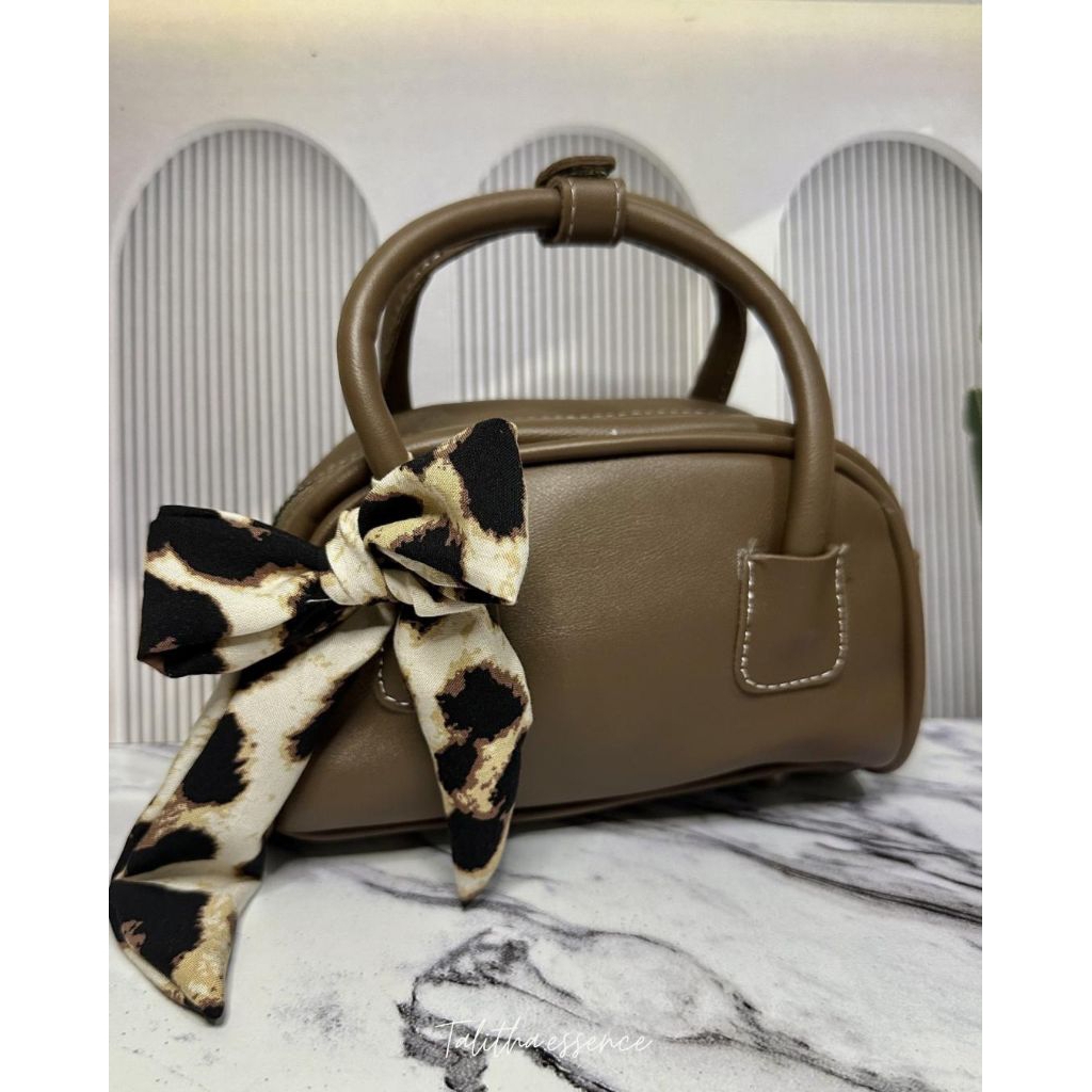 Tas selempang (Velvet Cherry Leopard)