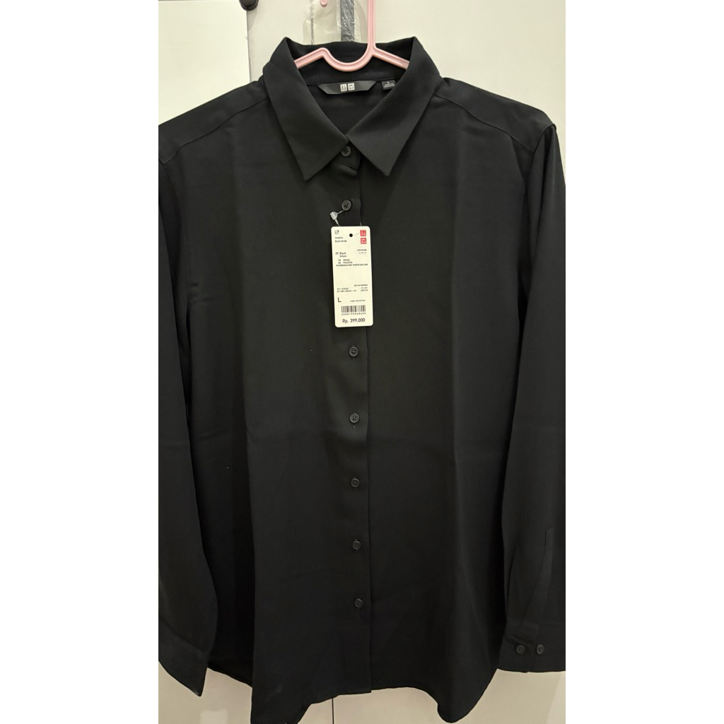 rayon blouse uniqlo size L warna hitam (NEW)