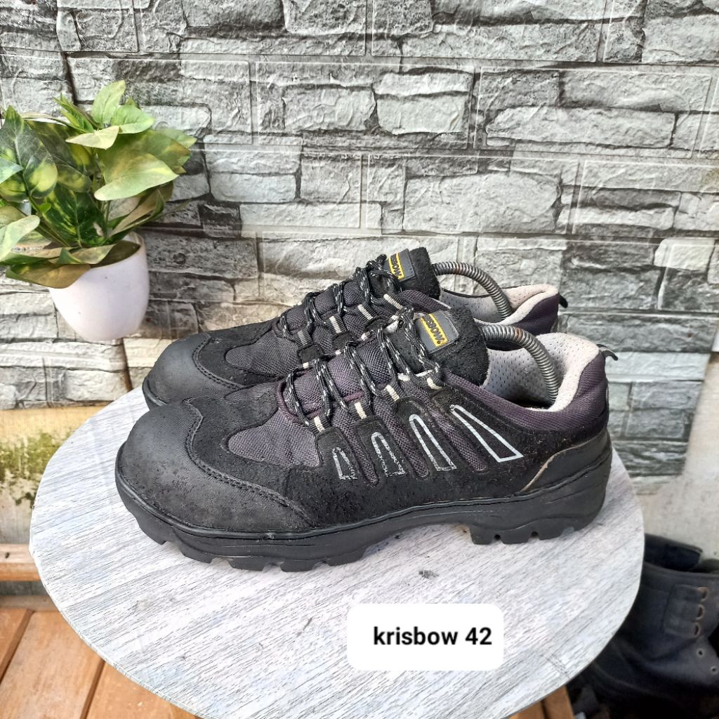 Sepatu safety second merk Krisbow size42 insol27cm