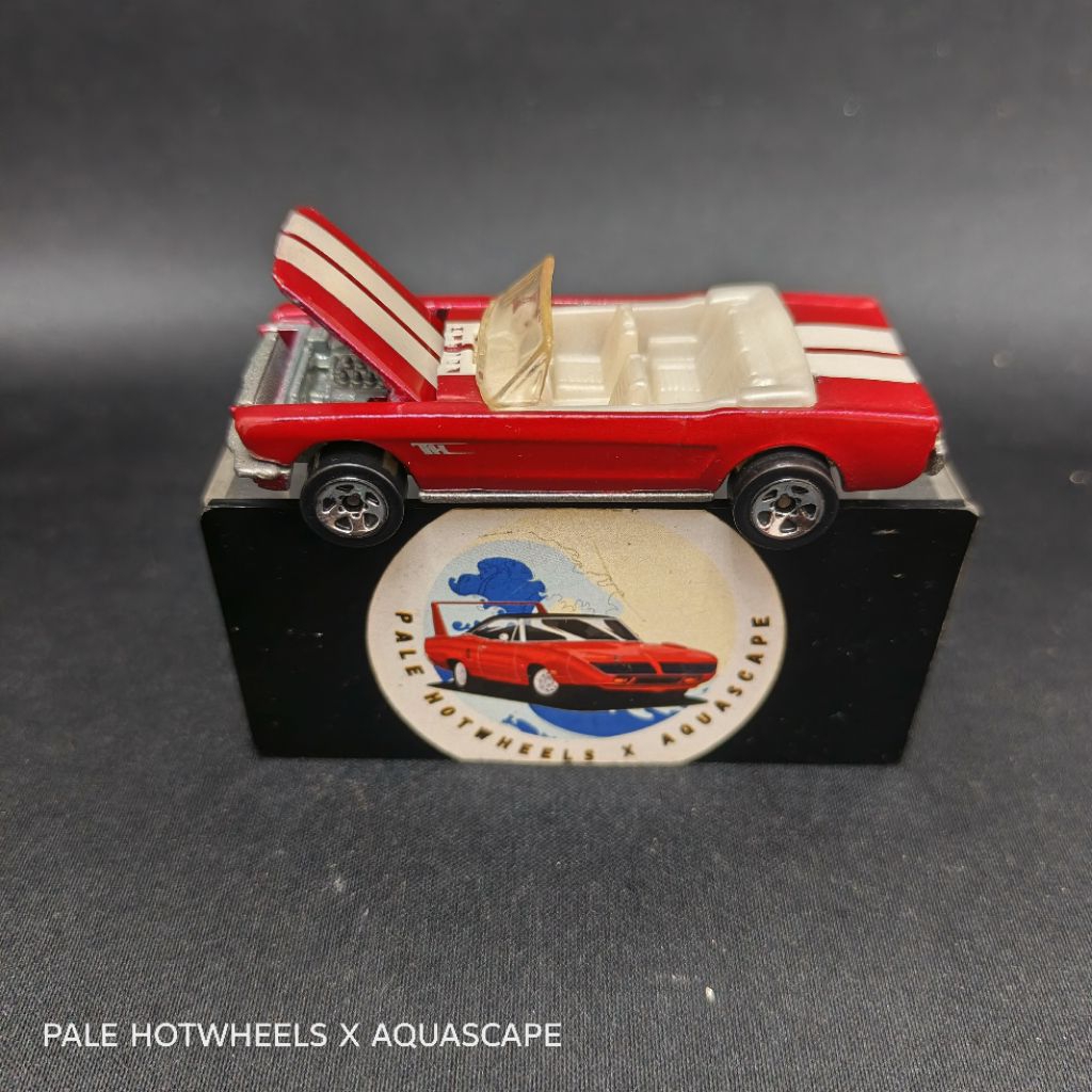 HOT WHEELS TREASURE HUNT MUSTANG CONVERTIBLE BAN PLASTIK