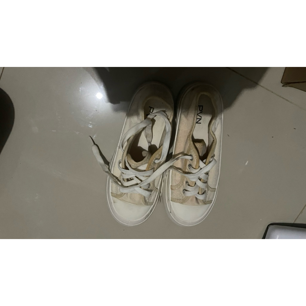 pl sepatu putih pvn