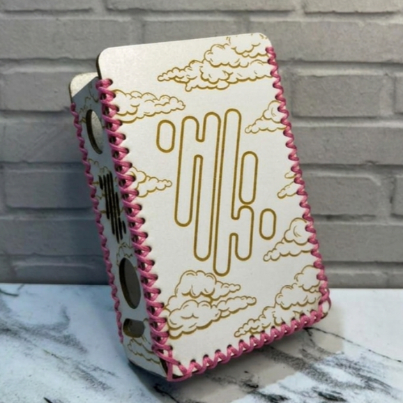 Cover Case R234 Sintetis Putih Bng Pink Cloud Pattern Logo