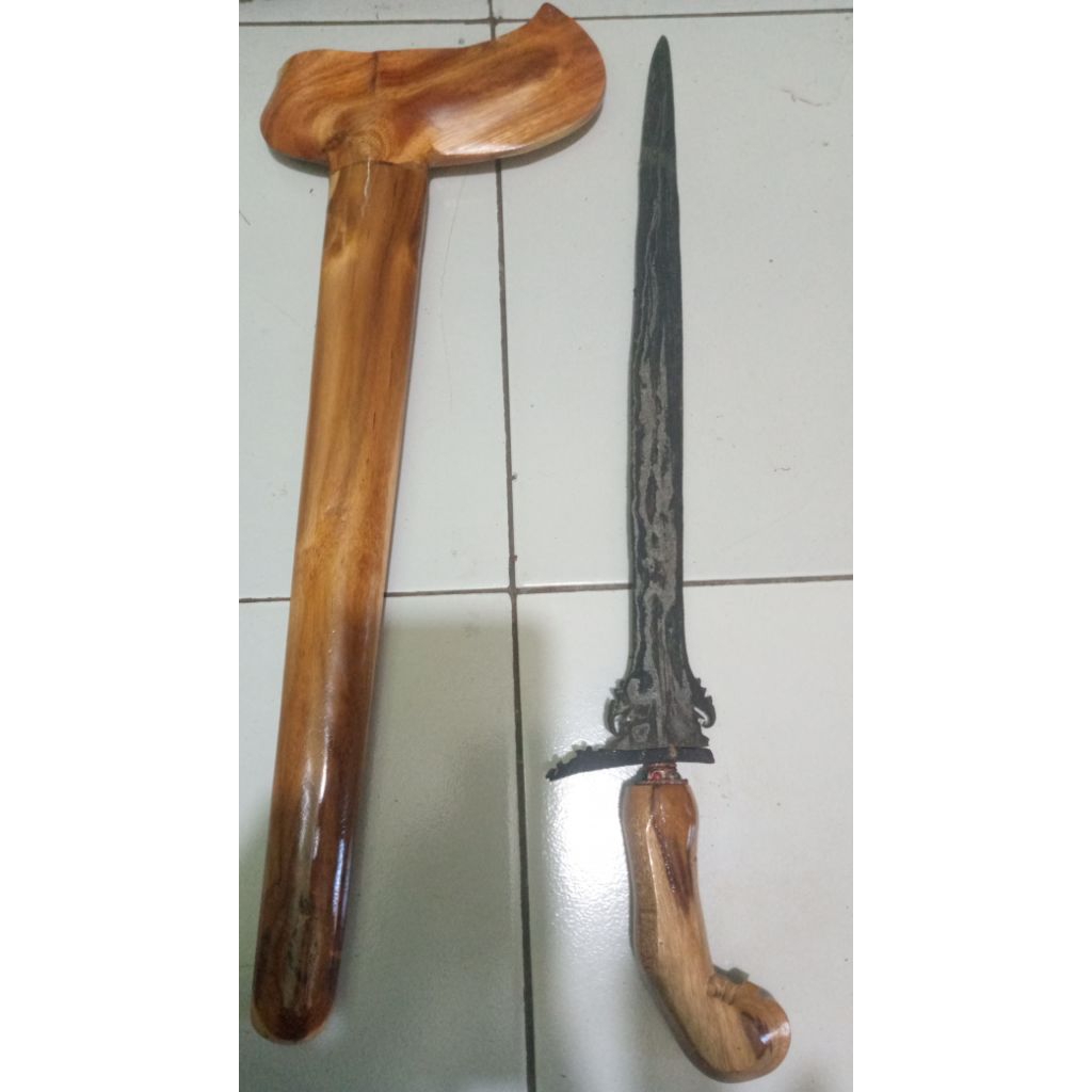 KERIS KARNO TINANDING LURUS