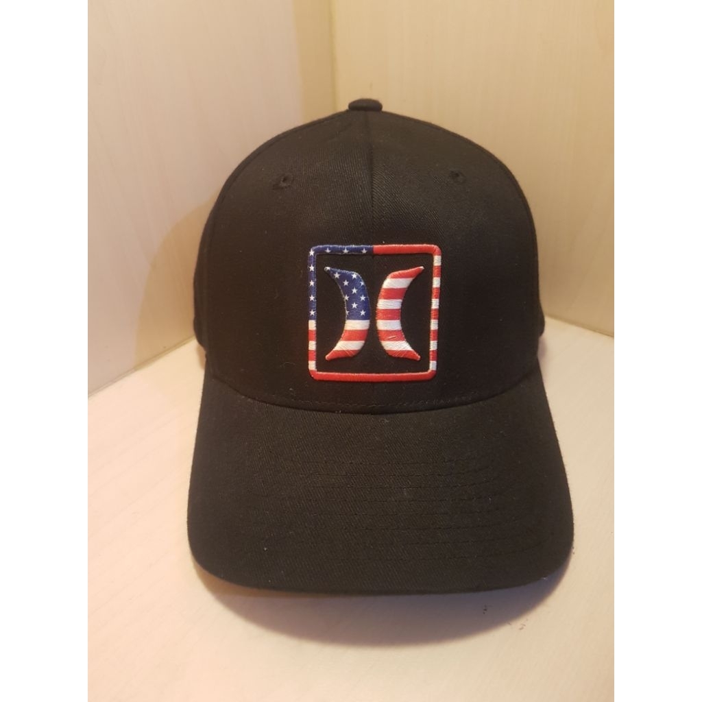 topi hurley second